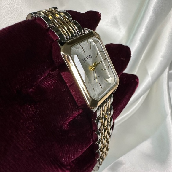 Steel modern Women's Gold and Silver Quartz Watch - Picture 8 of 8
